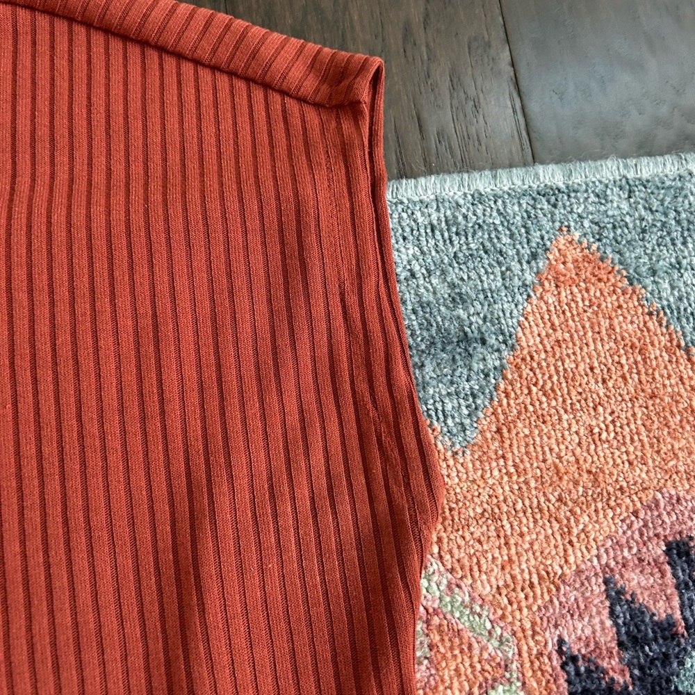 Old Navy Ribbed Knit Top in Rust size medium - Picture 5 of 6